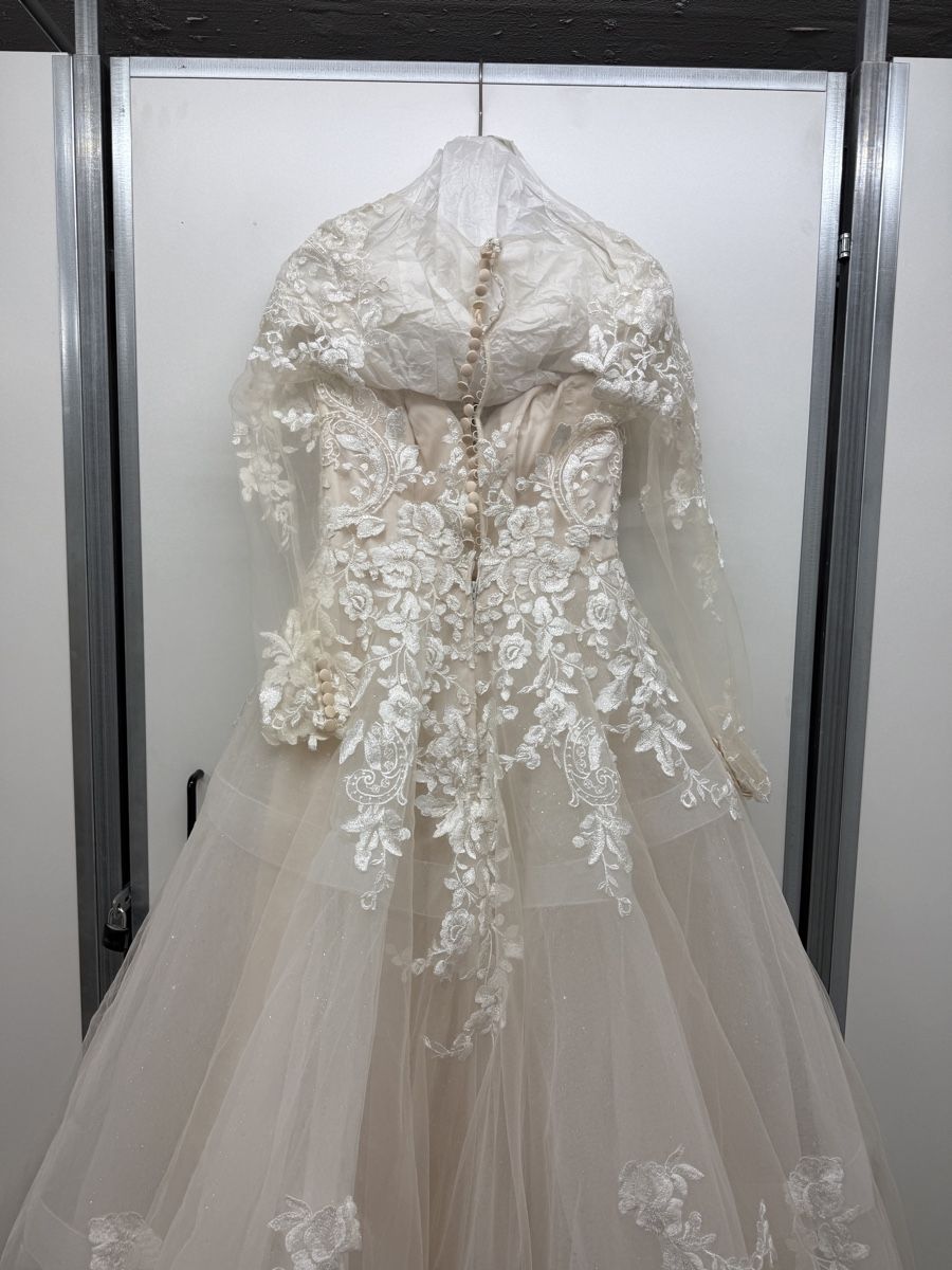 Vestiti: Abito sposa manica lunga in pizzo con scollo a V – Usato da Bellinzona venduto da mon_2wjn 8