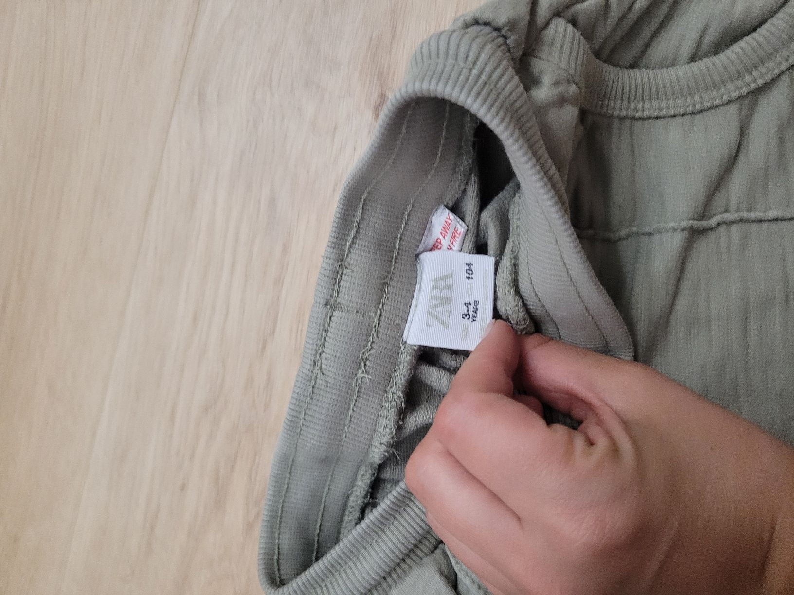 Zara Pantaloni: Hose Gr. 104 – Usato da Lupsingen venduto da sta_wgg5 1