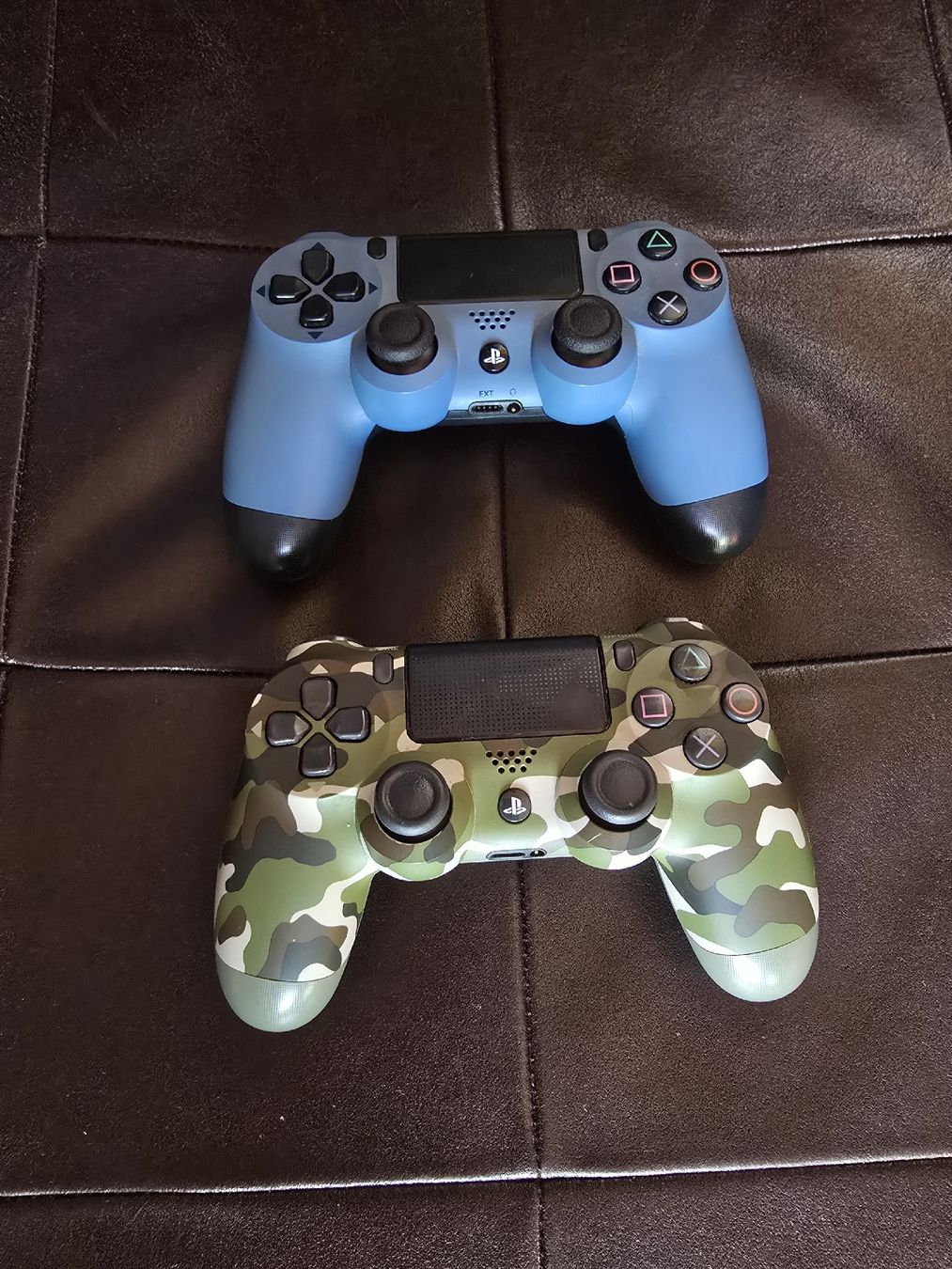 Sony Console: 2 mal Sony PS4 Controller – Usato da Bronschhofen venduto da dvnb