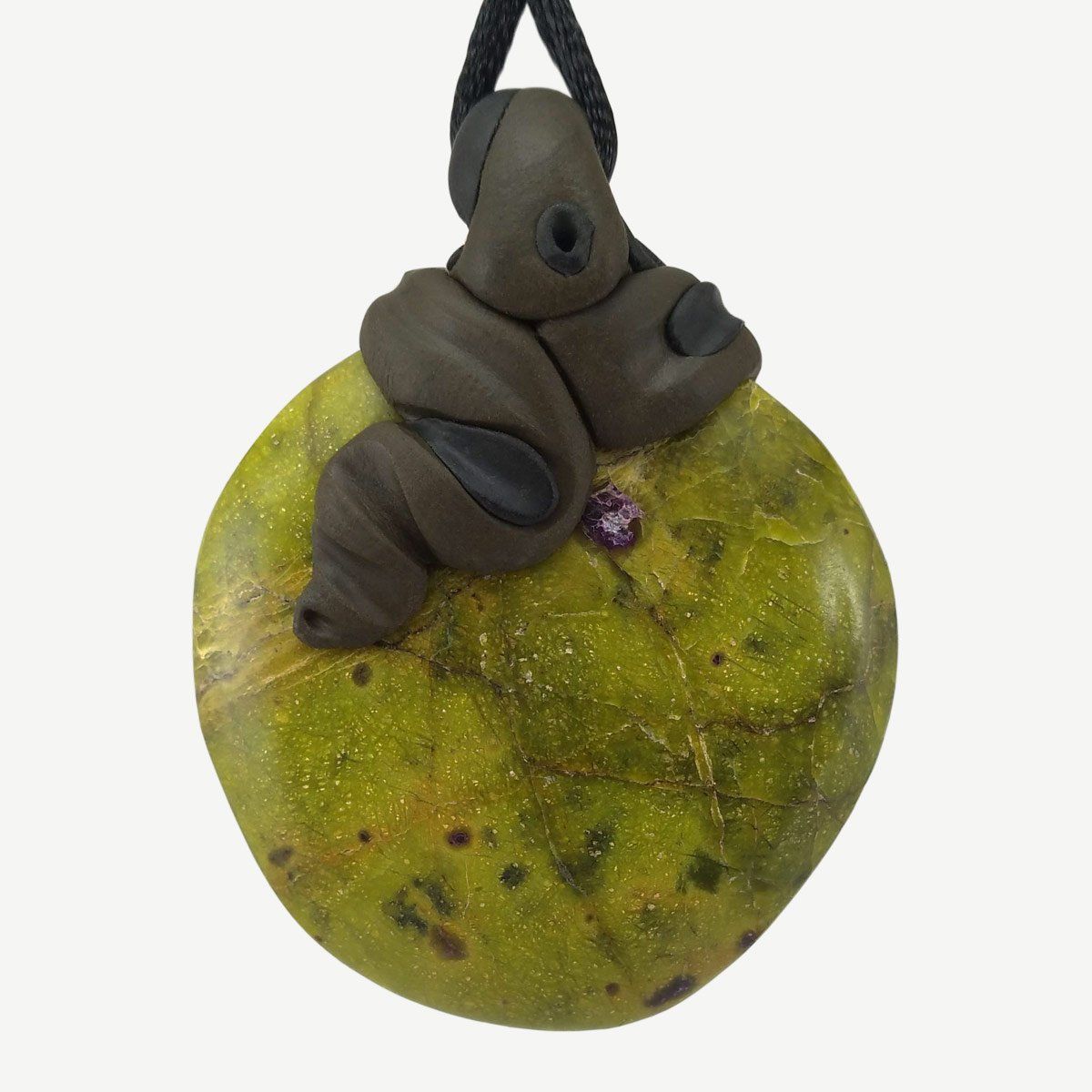 Minerali & Pietre curative: Serpentin-Stichtit Steinanhänger mit Lapislazuli – Nuovo e nell'imballaggio originale da Meilen venduto da BYRD-Design 2