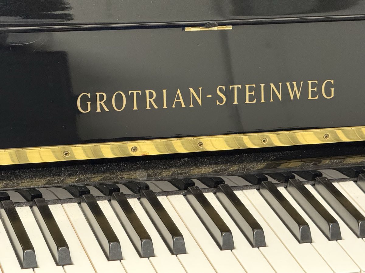 Strumenti musicali: Grotrian Steinweg Studio 110 Klavier schwarz – Usato da Kilchberg ZH venduto da Shiraz3