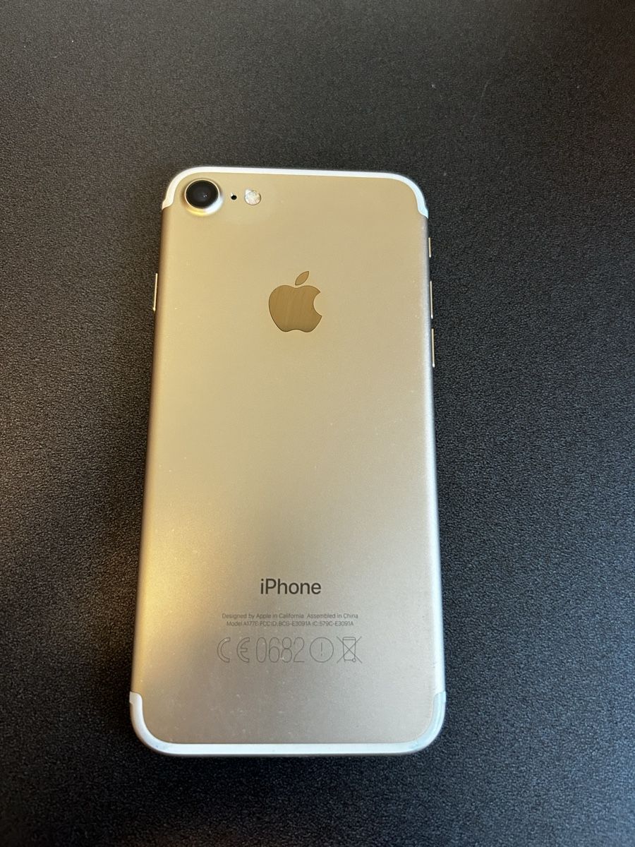 Apple Telefoni cellulari / Smartphones: Apple iPhone 7 Gold mit Klapphülle gebraucht – Usato da Mels venduto da chi_hg6x 1