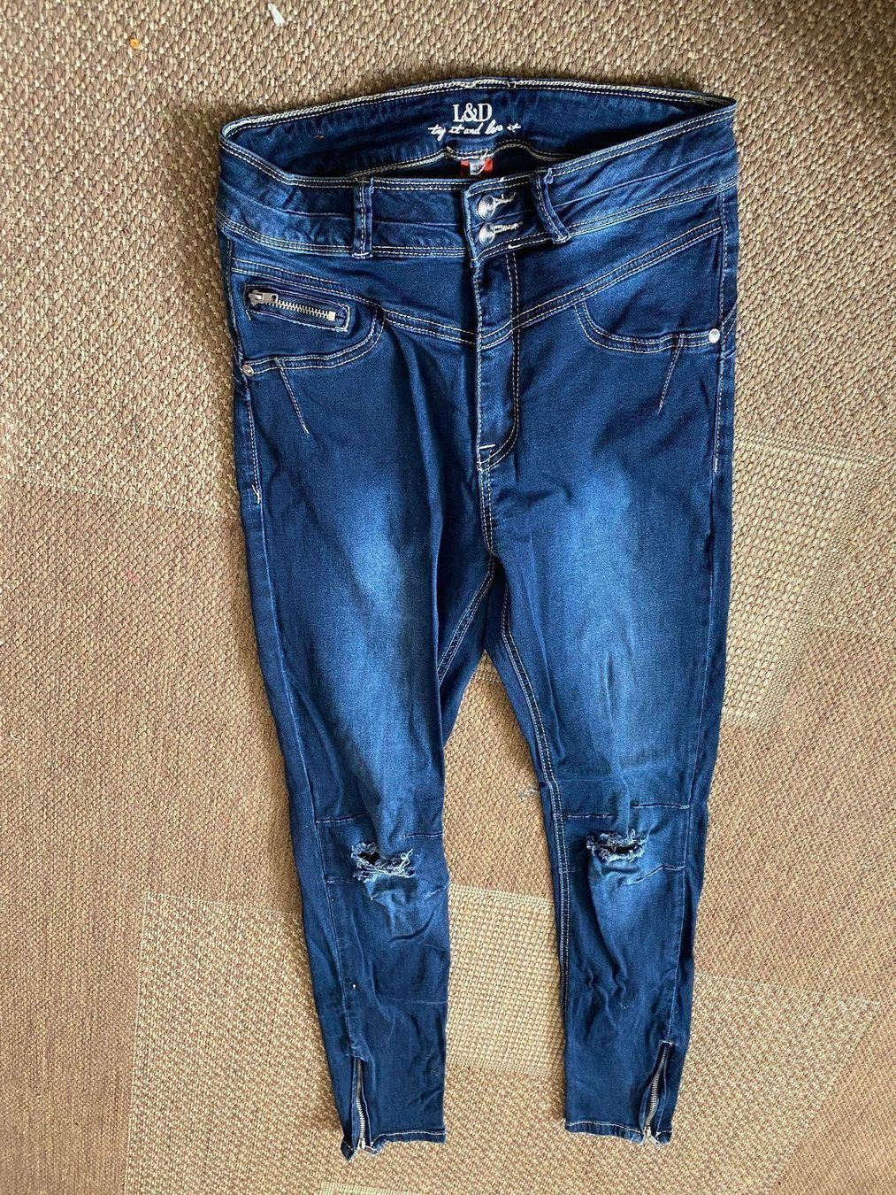 Pantaloni: Jeans mit Knielöchern Gr. 38  L&D – Usato da Schnottwil venduto da Chasarmar