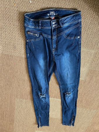 Jeans mit Knielöchern Gr. 38  L&D