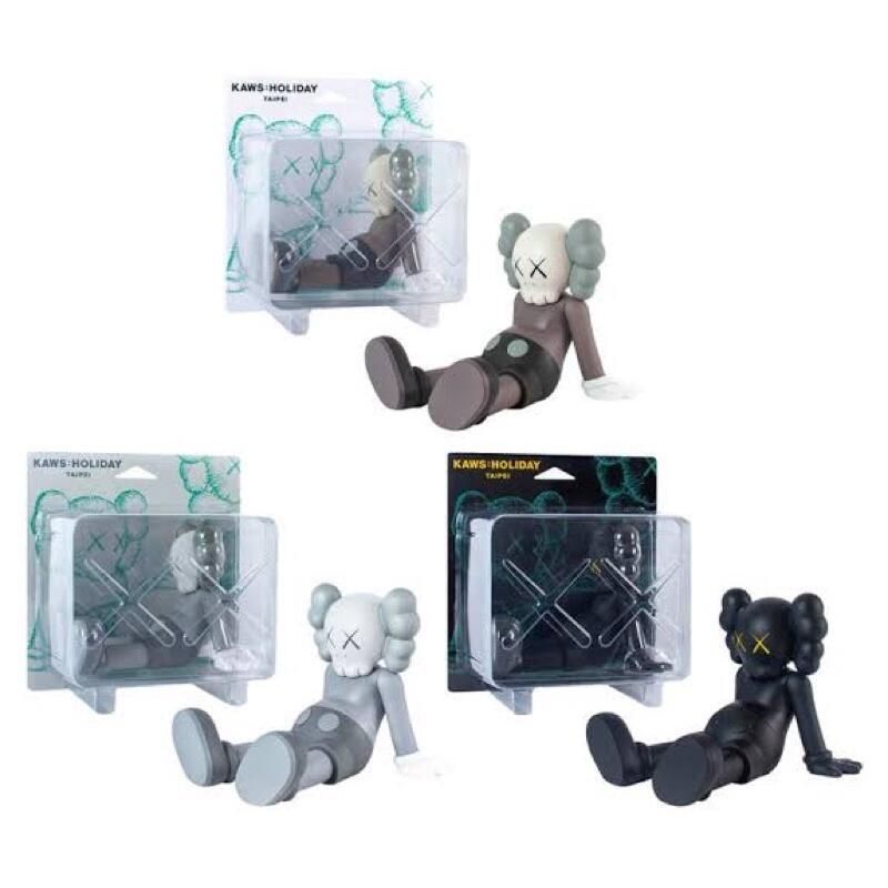 Figuren: KAWS Holiday Taipei 2019 set de 3 – Neu und originalverpackt aus Chêne-Bougeries von CollectorGVA 3