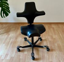 HÅG Capisco Bürostuhl aus schwarzem Leder