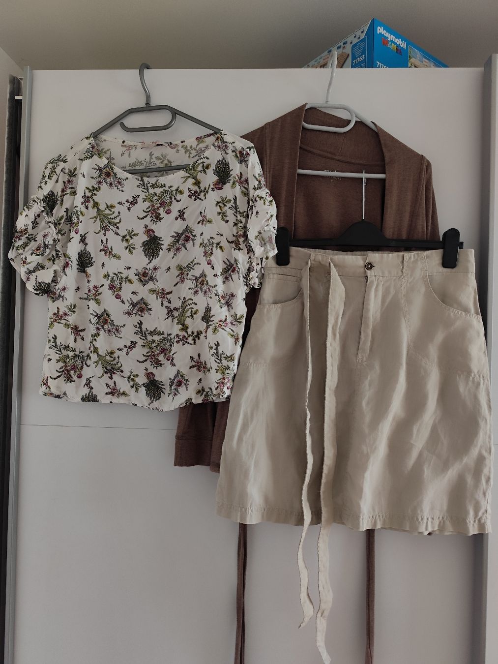 Lotti di vestiti: Damen Set Bluse, Leinenjupe + Loungejäggli – Usato da Zürich venduto da Claudia_Zueri