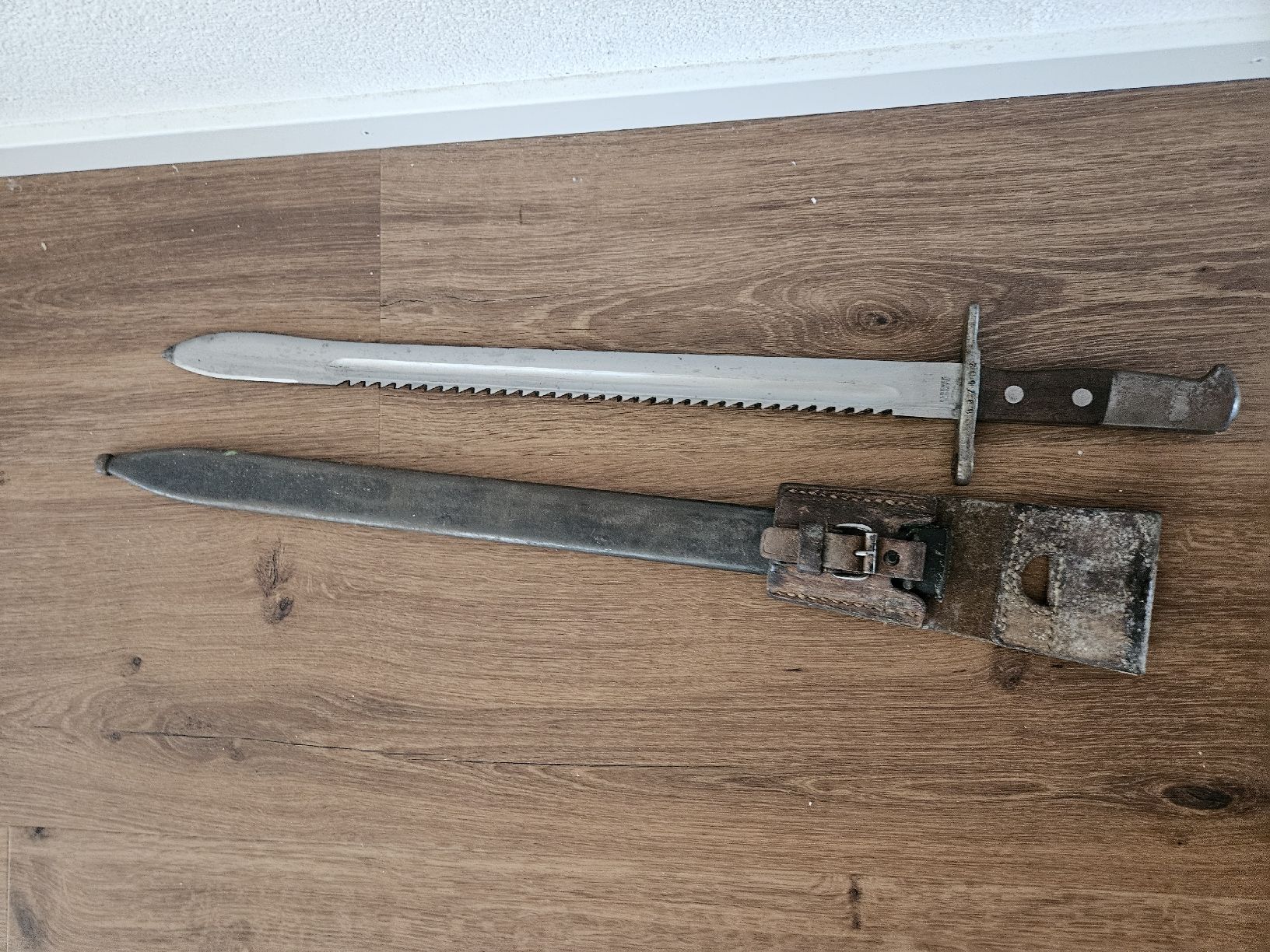 Schweizer Armee Armi bianche: Sägebajonett – Usato da Hasle b. Burgdorf venduto da mir_qk9d