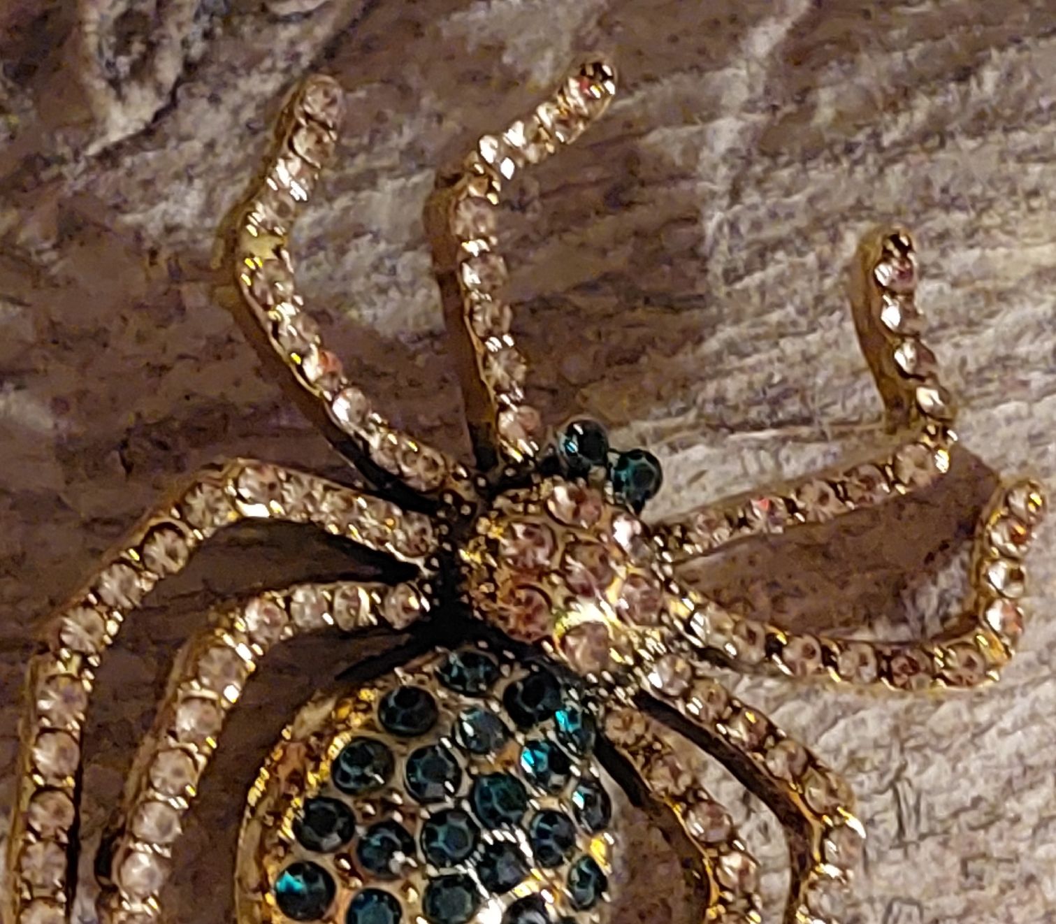 Broches & Aiguilles: Brosche Spinne mit Strasssteinen, Goldfarben – Neuf (Voir description) à Oberwil BL par Hunajakakku 1