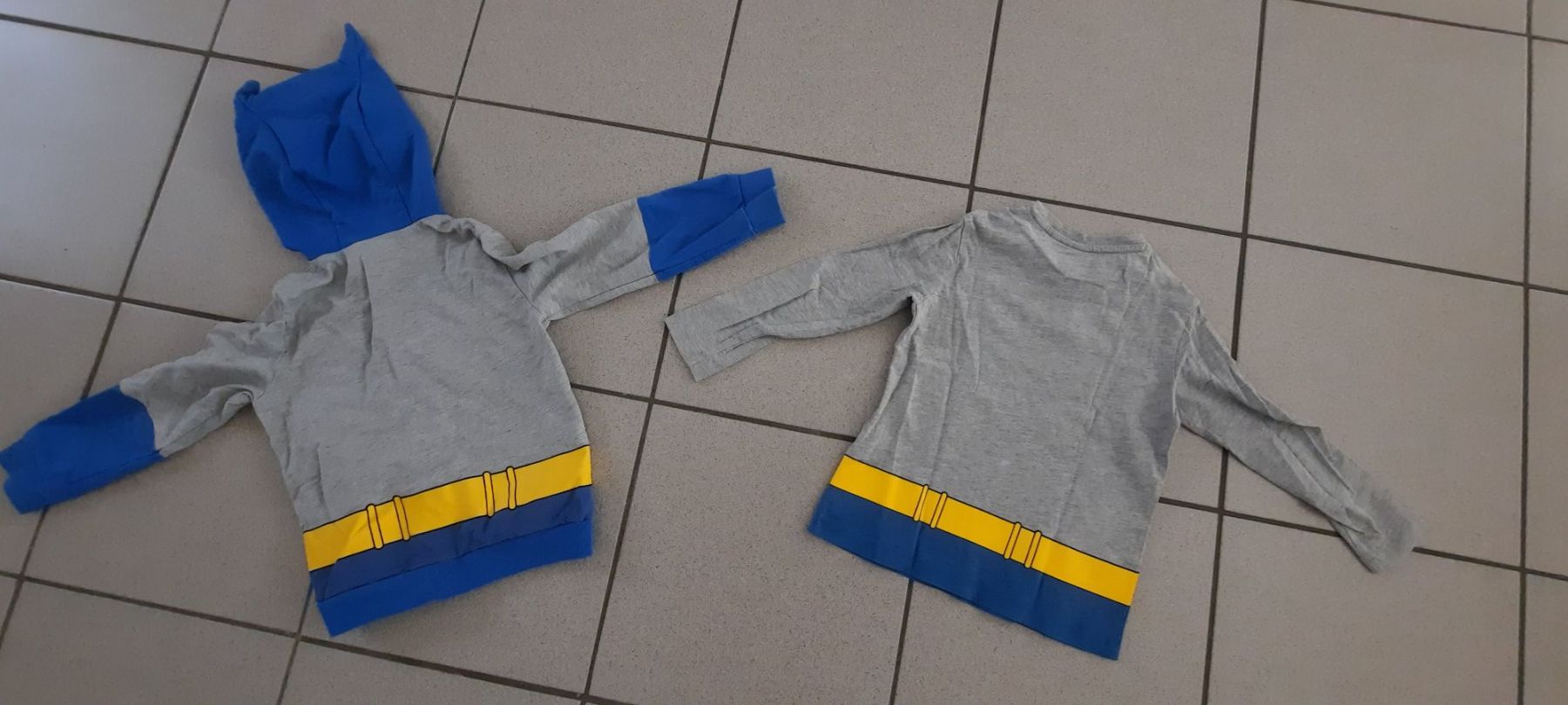 Kleiderpakete & -sets: Vestiti tema Batman tg. 104 – Gebraucht aus Tesserete von bab_7ztk 1