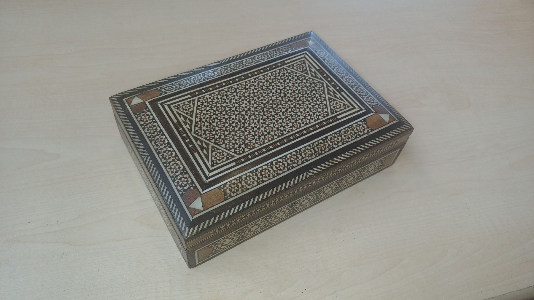 Coffres: Schöne Schatulle mit Einlegearbeiten  – D'occasion à Flawil par Naphtali