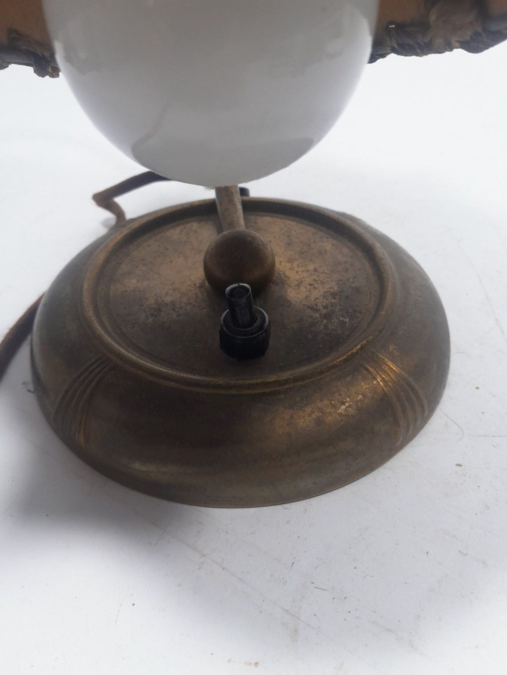 Lampen: Antike vintage Nachttisch Lampe / Lederschirm – Gebraucht aus Männedorf von Bel-view 5