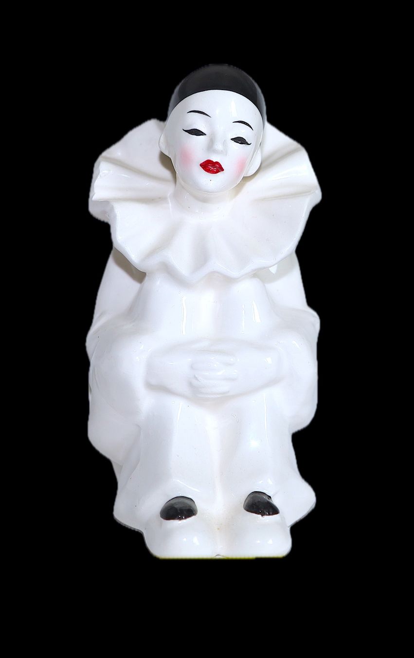 Statuette: KLEINER SITZENDER PIERRO ca.11CM – Nuovo (secondo la descrizione) da Ipsach venduto da Merlux 1