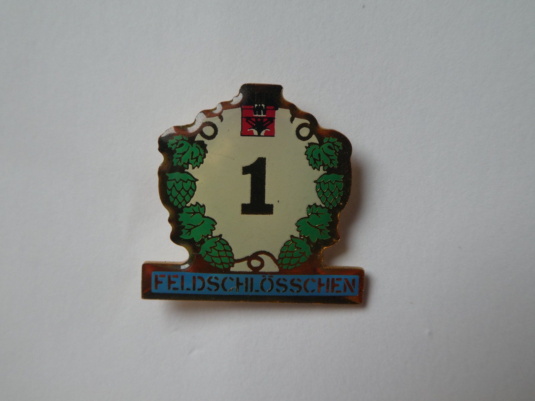 Feldschlösschen Placchette & Badge: 2 Pins Feldschlösschen Brauerei – Usato da Andelfingen venduto da Annegret06 1