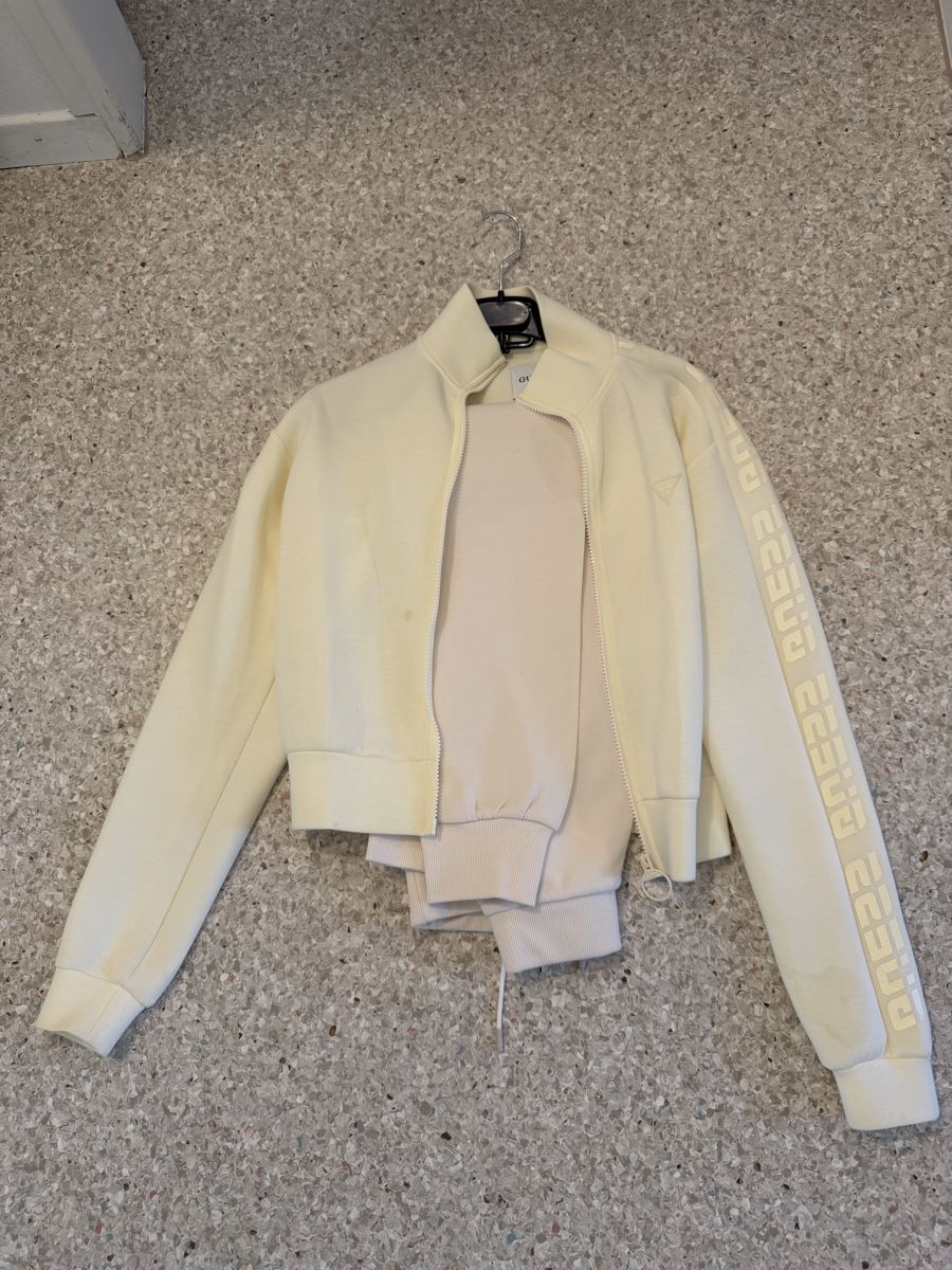 Guess Jacken: Guess Jacke Cremefarben Grösse M – Neu (gemäss Beschreibung) aus Luzern von Lorena.haj