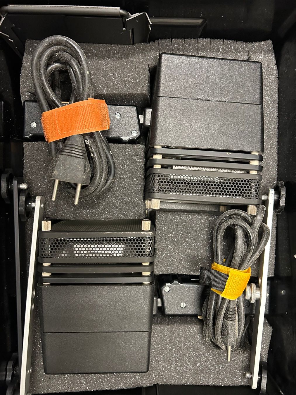 Lampade: Jeu de 2 projecteurs de 1000W – Nuovo (secondo la descrizione) da Delémont venduto da pupaaldi 1