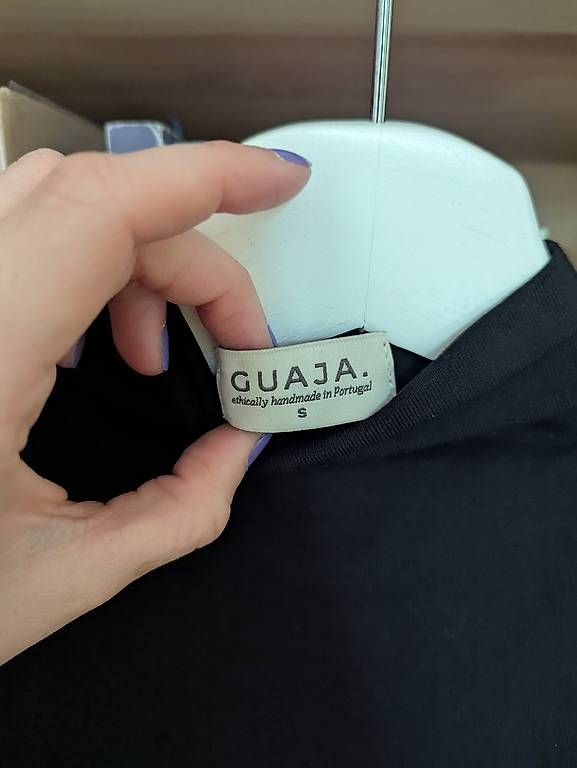 Top: Guaja Studio Petra Fitted High-Neck Top - Black – Usato da Zürich venduto da lin_6dtc 2