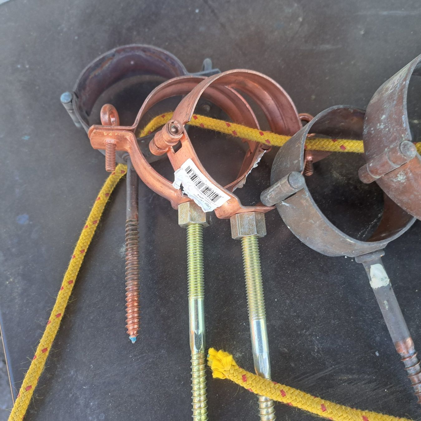 Altri materiali da costruzione: divers rohrschellen kupfer – Usato da Benzenschwil venduto da 007tinu 7