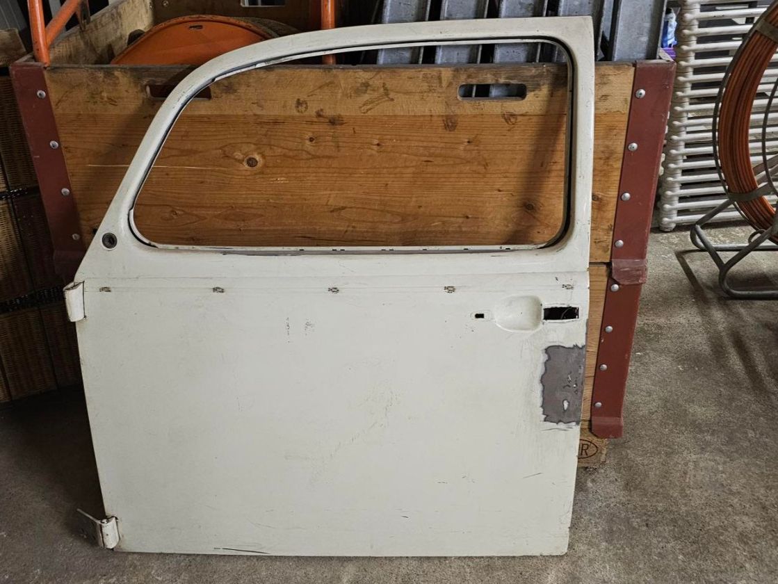 VW Tutti pezzi di ricambio auto: VW Käfer 1300 Türe links 1968 – Usato da Reinach AG venduto da 911356
