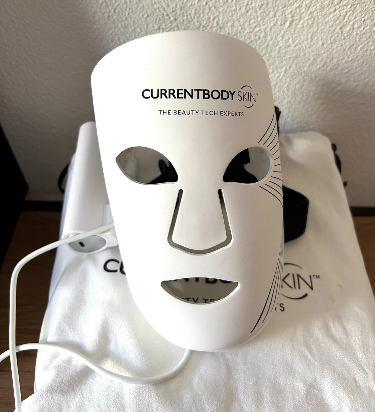 Cura del viso: CurrentBody LED Maske Series 2 – Usato da Oberengstringen venduto da Bechi