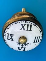 MÖBELKNOPF  UHR   RÖMISCHE  ZAHLEN