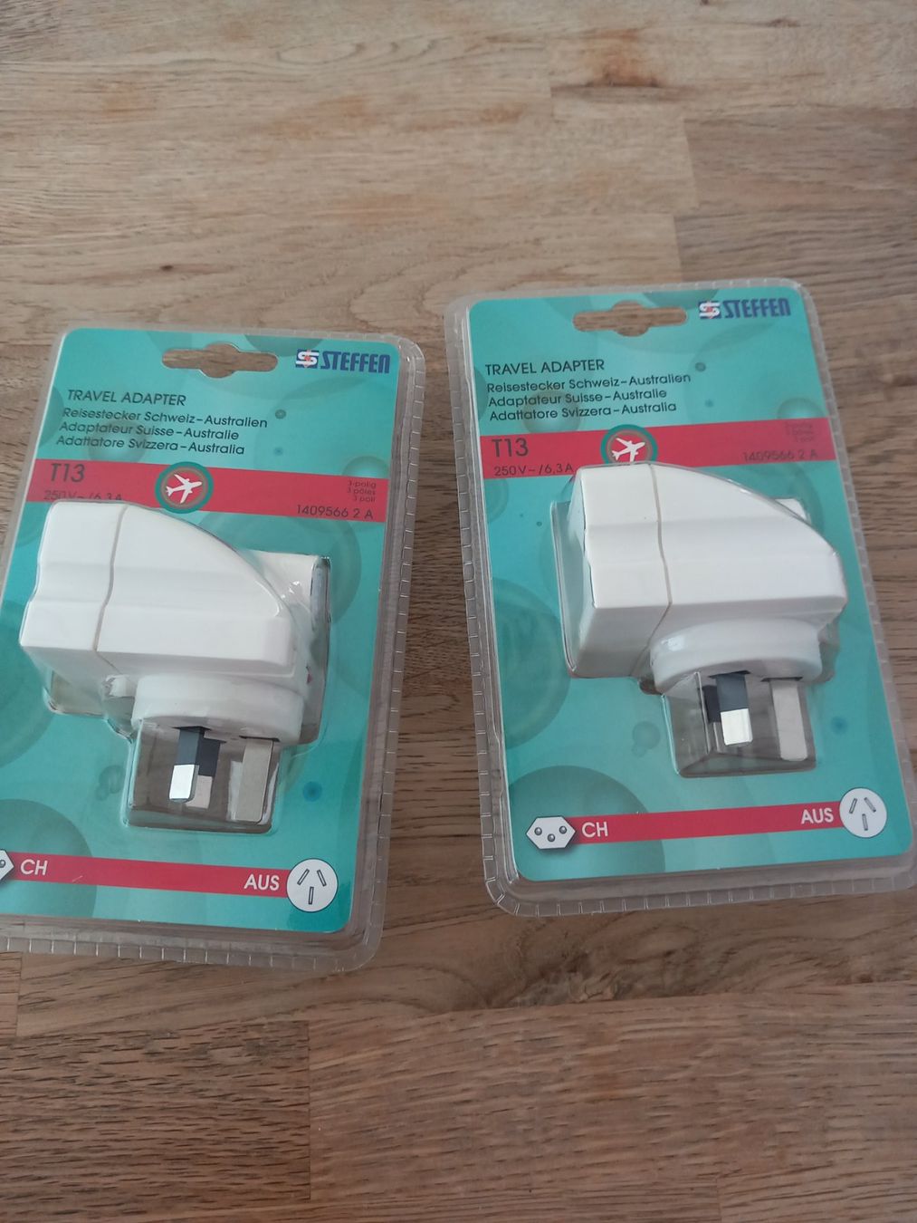 Laufwerke & Adapter: Reisestecker Australien/Schweiz  2er set – Neu und originalverpackt aus Thun von Beas-Allerlei