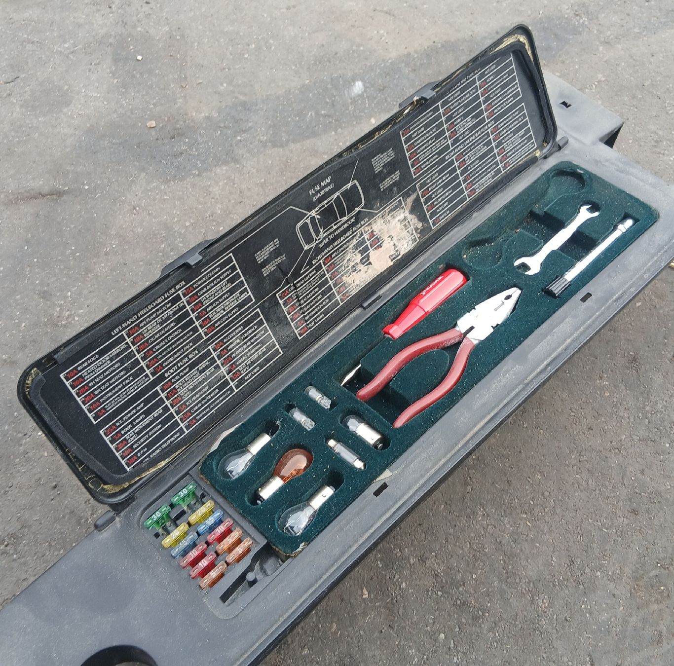 Jaguar Alle Autoersatzteile: Outils de secours Jaguar Daimler 1994-1997 – Gebraucht aus la heutte von Auto-stock