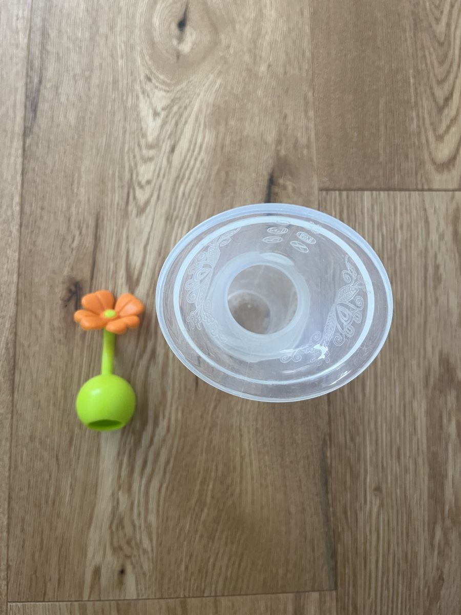 Haakaa Stillzubehör: Haakaa Milchpumpe + Blumenverschluss – Gebraucht aus Interlaken von fbnscl 4