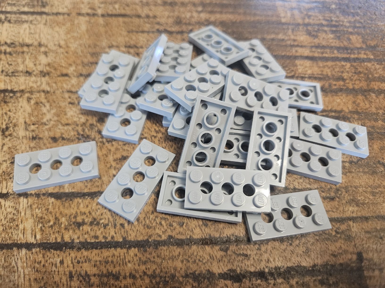 Lego Kit di costruzioni: lego 3709 lot de 25 pièces Light Bluish Gray Technic, – Usato da Confignon venduto da Ecrofigs