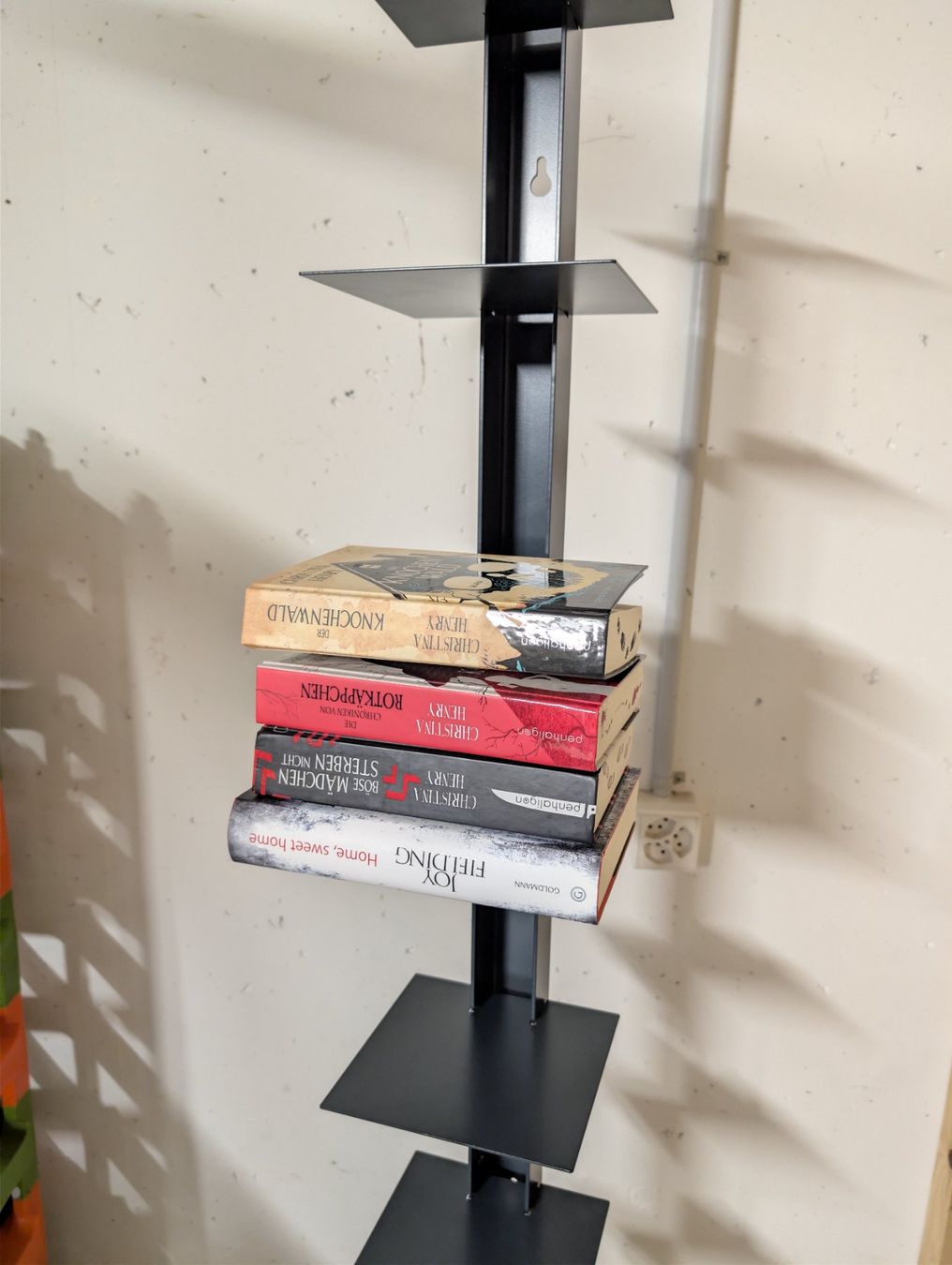Scaffali: Schwebendes Bücherregal Metall schwarz – Usato da Oberhasli venduto da Sepp33 1