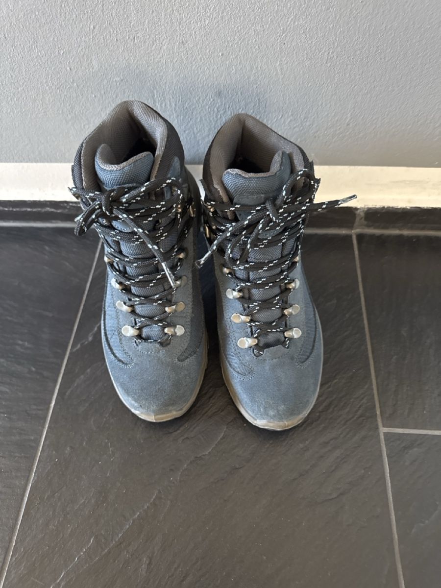 Scarpe da uomo: Wanderschuhe grau Grösse 37 gebrauchter Zustand – Usato da Dänikon ZH venduto da snowfish26