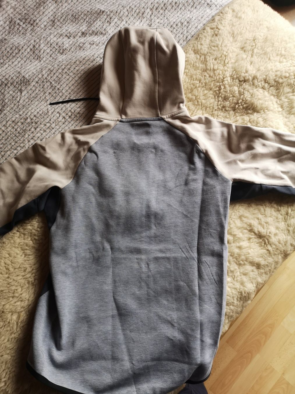 Nike Giacche: Veste à capuche Nike Tech Fleece, taille M – Usato da Leysin venduto da Jollybubble 3