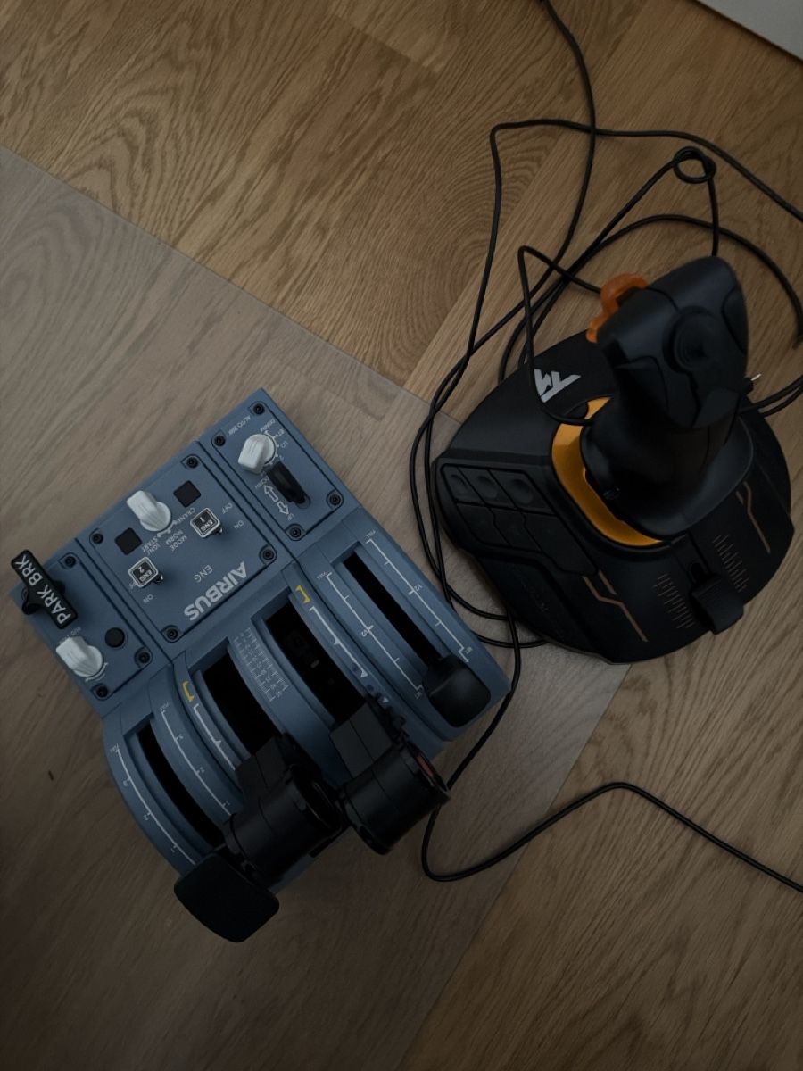Thrustmaster Manettes: Thrustmaster Tca Quadrant und thrustmaster Joystick – D'occasion à Lausen par EricXu