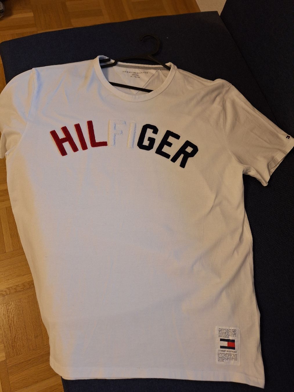 T-shirt: Hilfiger t shirt – Usato da Aesch BL venduto da Pendrive 3
