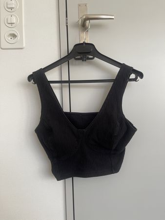 Schwarzes Top