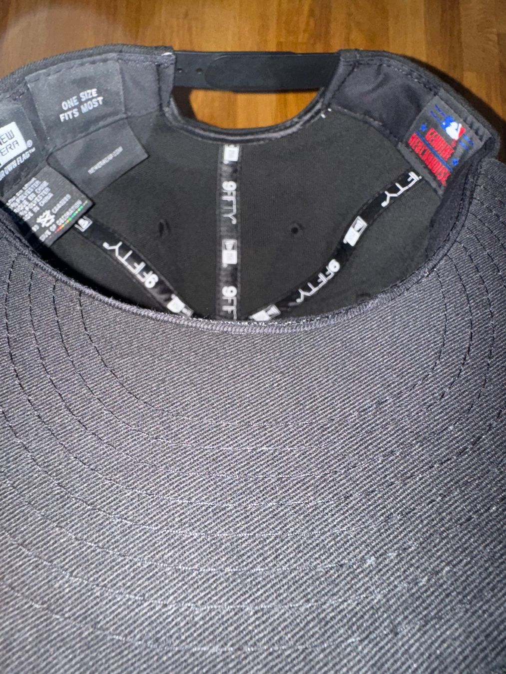 Autres vêtements & accessoires: NEW ERA SNAPBACK CAP **NEUWERTIG** – Neuf (Voir description) à Allschwil par KShing 5