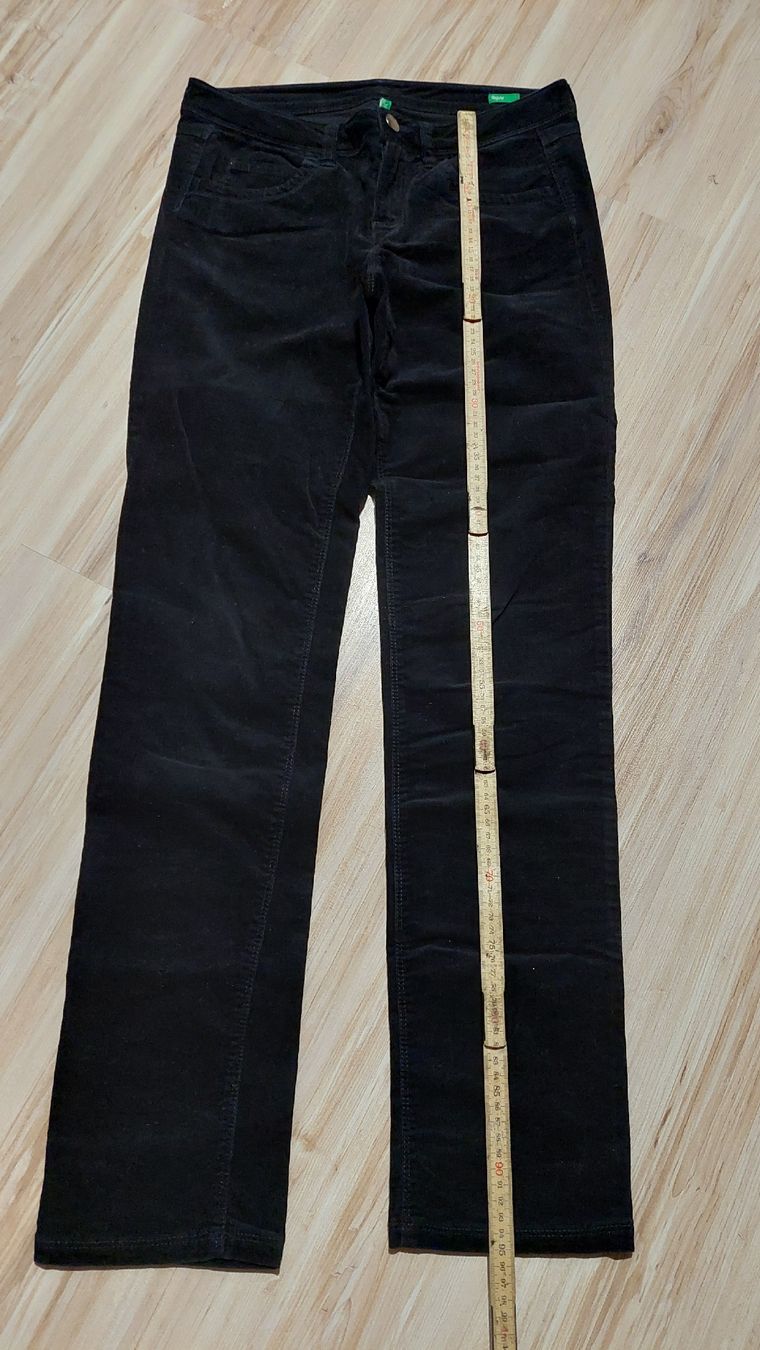 Benetton Pantaloni: Schwarze Cordhose Benetton Gr. 36 – Usato da Gwatt (Thun) venduto da Letzte-Chance-II 3