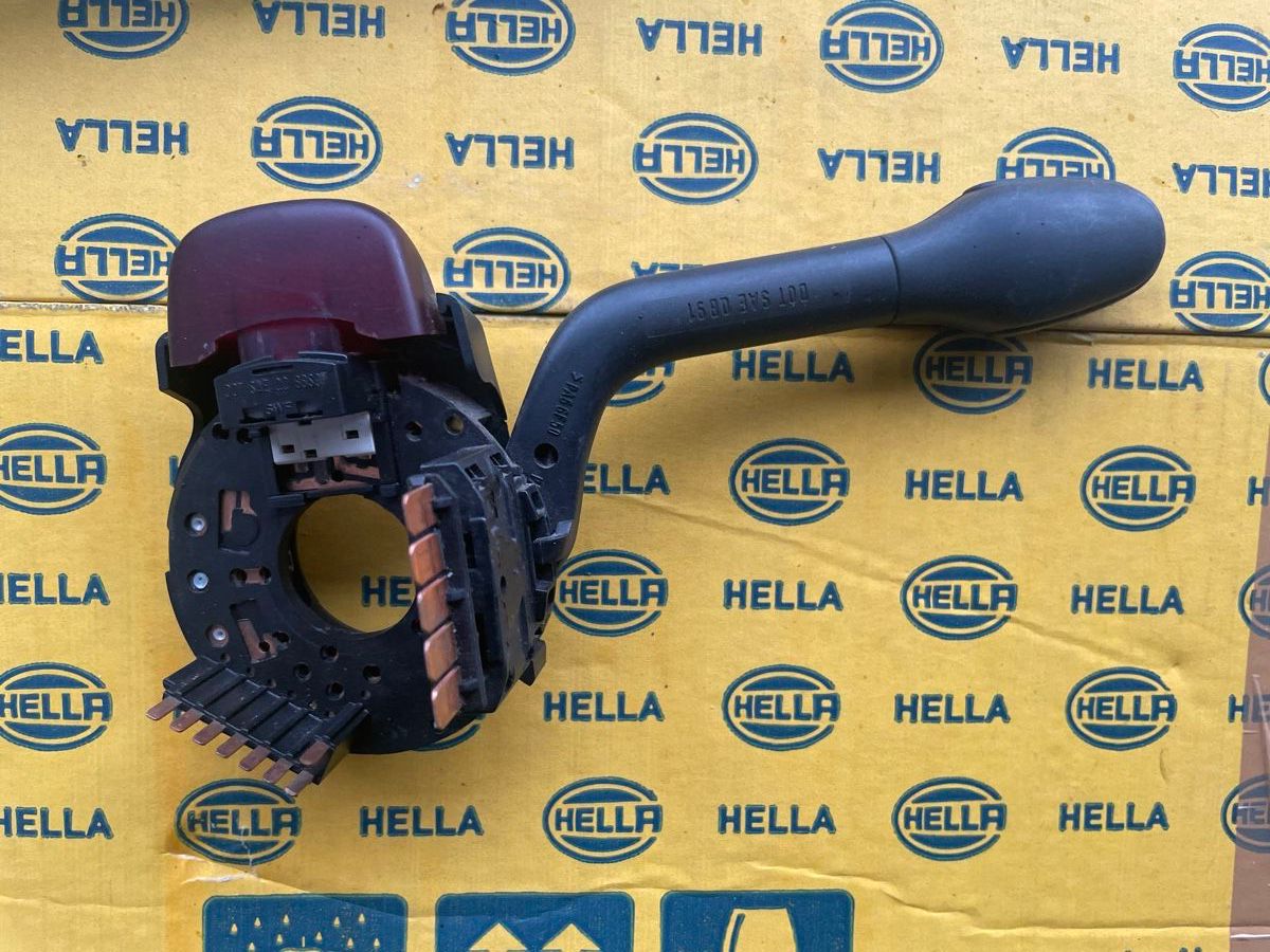 Volkswagen Tutti pezzi di ricambio auto: Commande Clignotant Essuie-glace VW Golf 3 etc… – Usato da Denges venduto da Ricautomotive