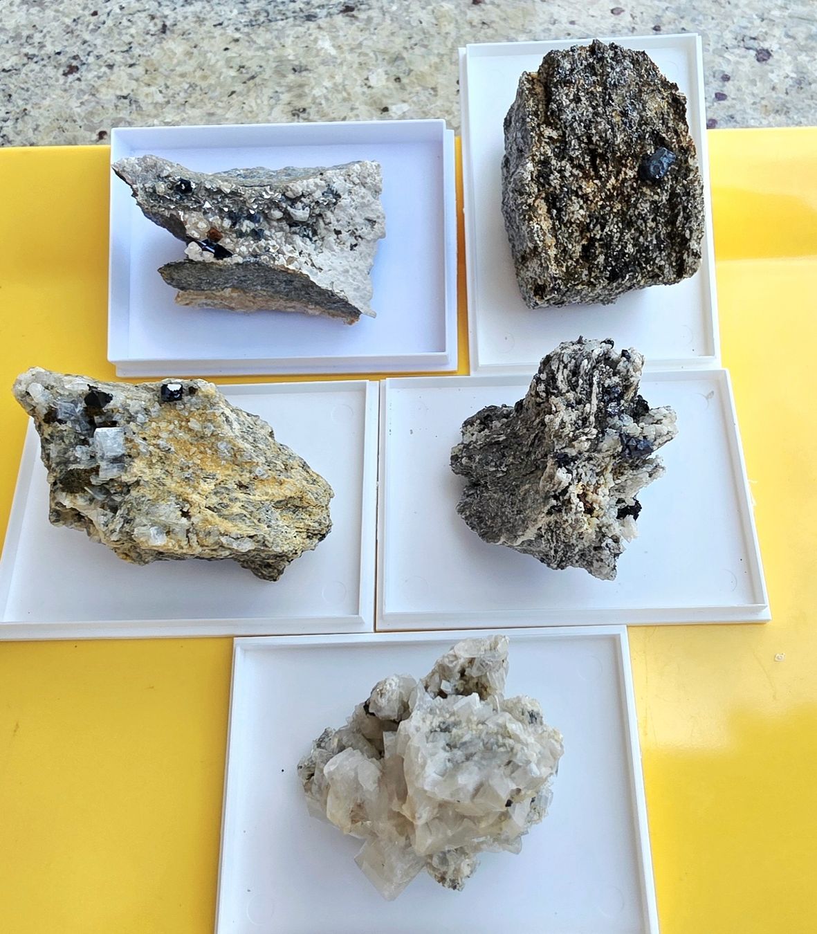 Minerali & Pietre curative: Mineralien Set 5 teilig mit Ilmenit, Magnetit, Rutil, Adular – Usato da Glis venduto da nbu_65ys 9