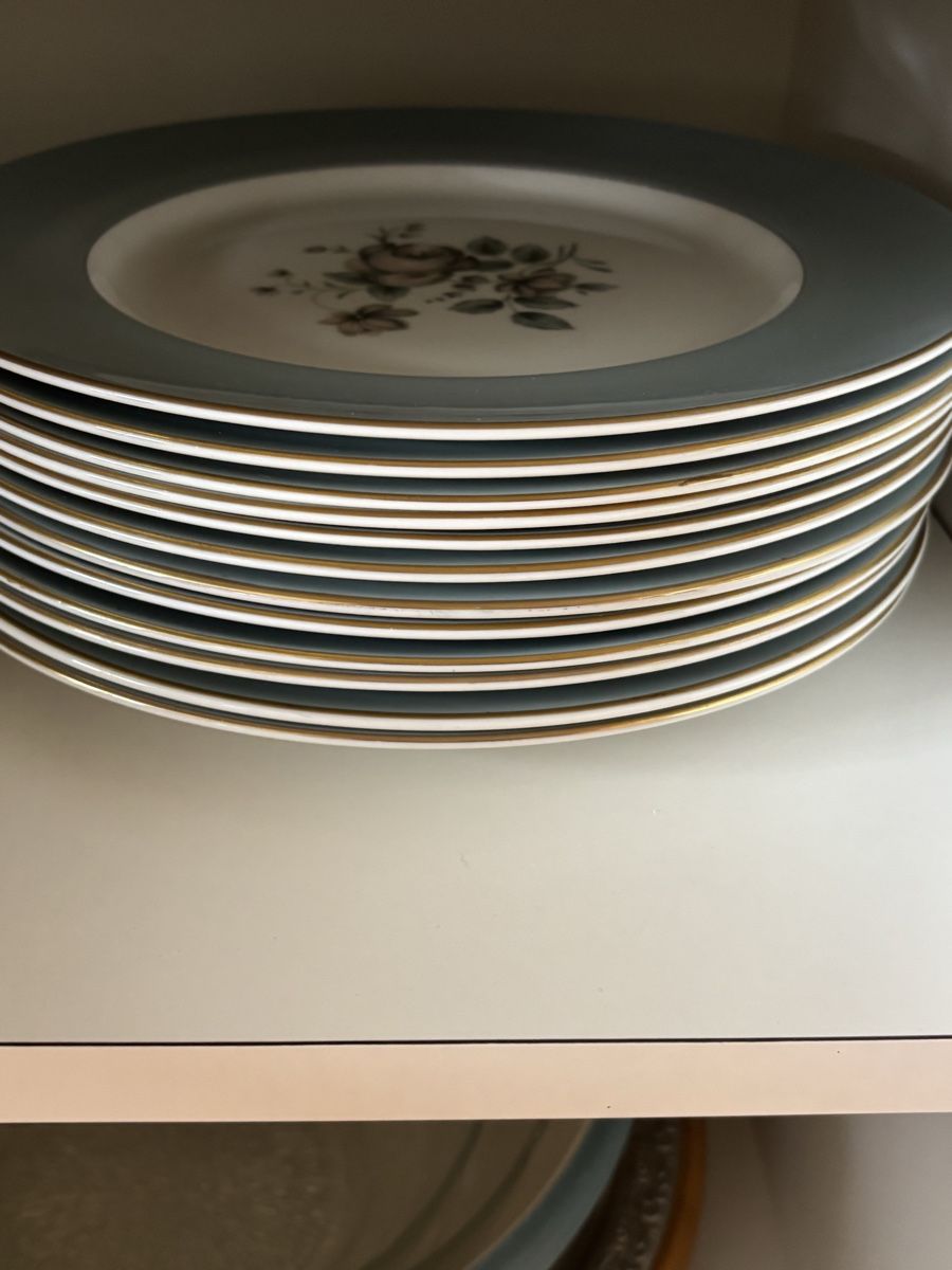Royal Doulton Services de table: Royal Doulton Rose Elegans Kaffeeservice gebraucht – D'occasion à Schaffhausen par lineva00 2