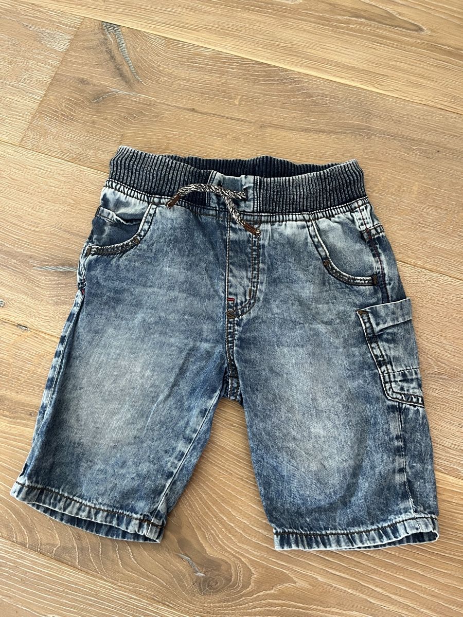 Zara Pantaloni: Jeans Shorts Zara Grösse 116 – Usato da Aarburg venduto da cha_6t8j