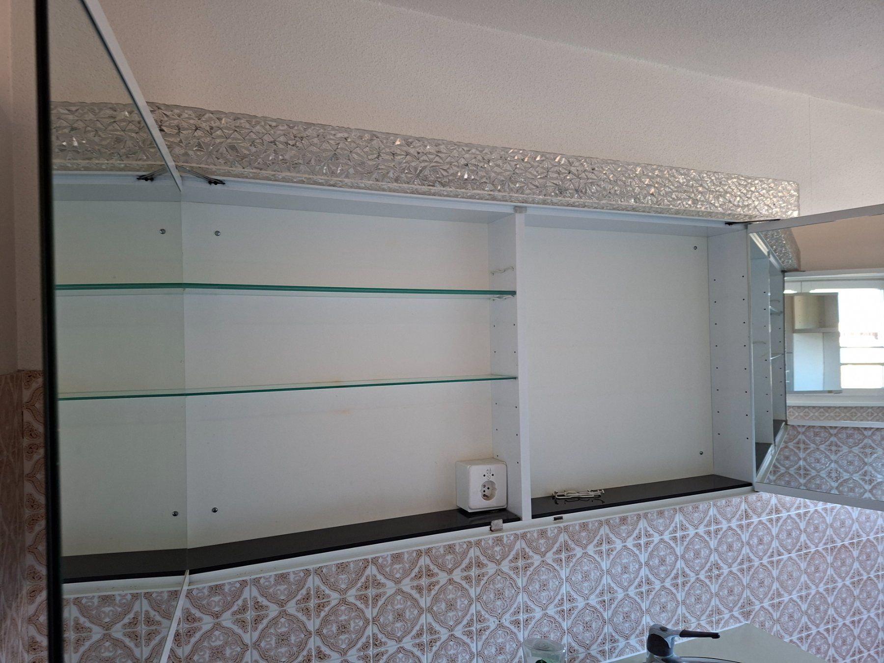 Spiegelschränke: Spiegelschrank – Gebraucht aus Bilten von holzwurm73 1