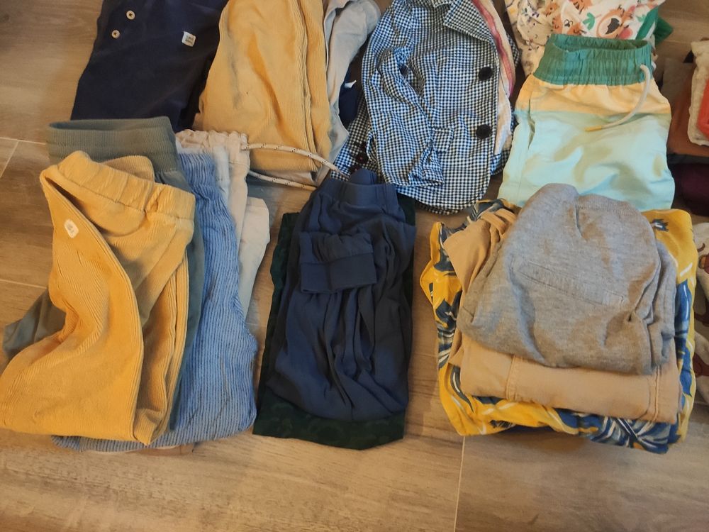 Ensembles coordonnés: Lot de très beaux habits enfants – D'occasion à Neuchâtel par snips01 3
