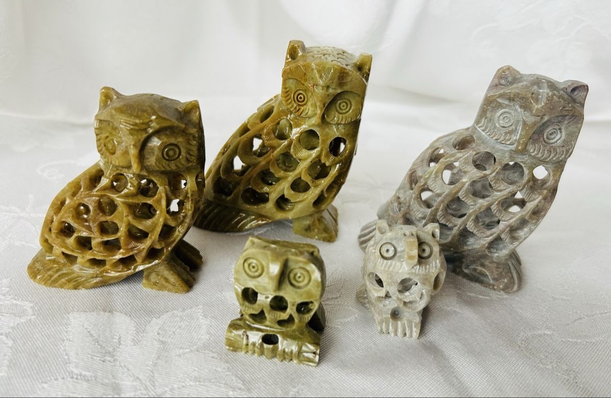 Statuette: 5 Eulen aus Speckstein, geschnitzt – Usato da Lengnau AG venduto da Mefari
