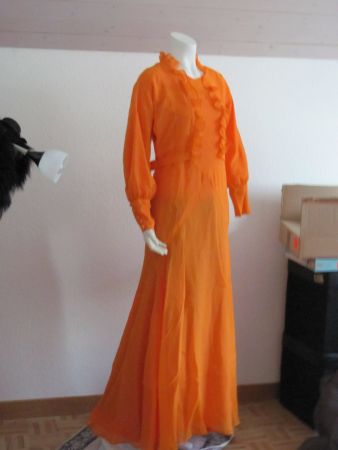 Elegantes, langes, orangefarbenes Kleid, Grösse 38/M