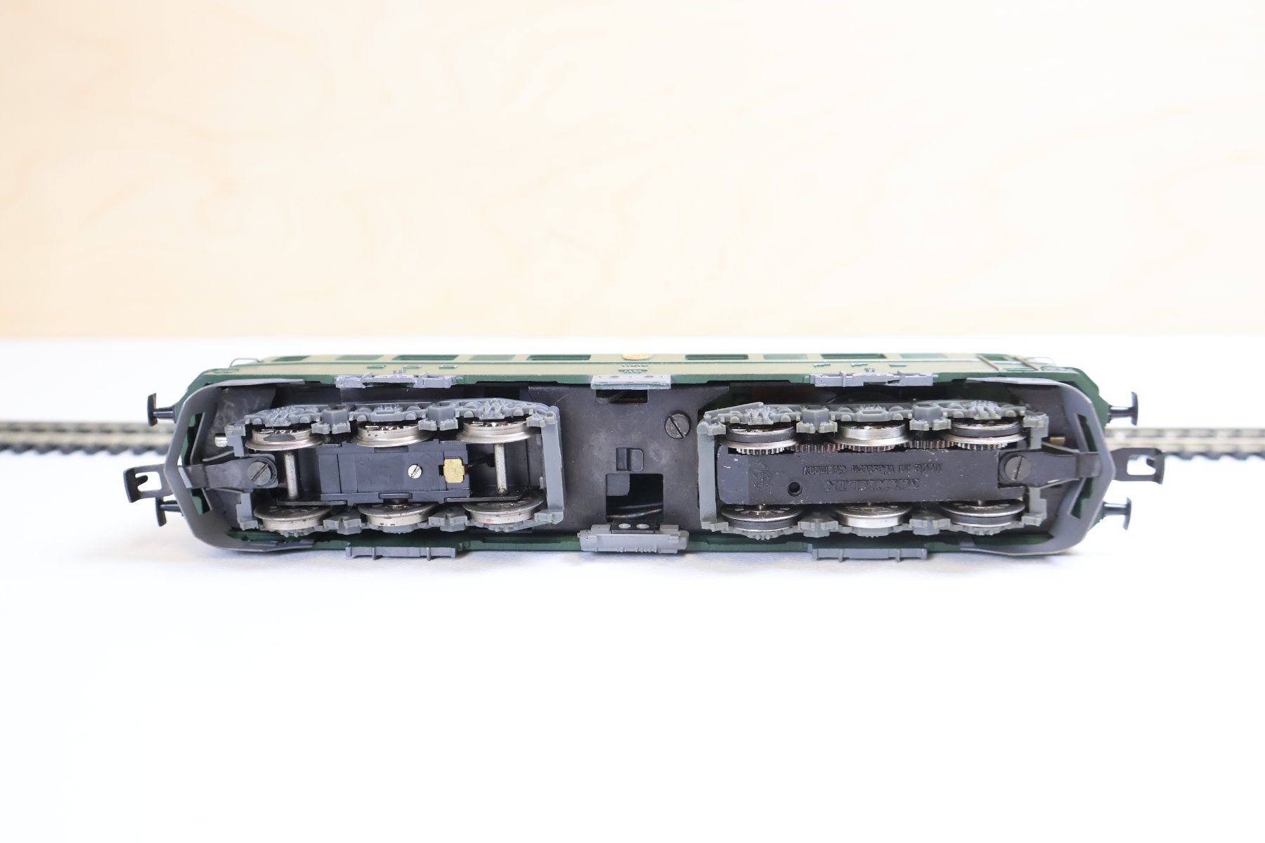 Märklin Modellini di ferrovie: Märklin SBB Ae 6/6 E-Lok "Bern" - 3050 - H0 – Usato da Winterthur venduto da Monstera 8