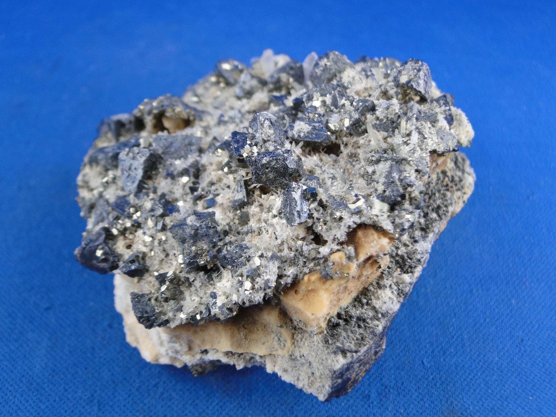 Minerali & Pietre curative: Tetrahedrit mit Pyrit – Usato da Schinznach Bad venduto da Demerald 8