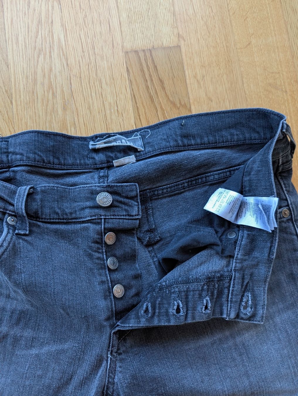 H&M Jeans: H&M Urban Jeans, Gr. 33 schwarz – Usato da Wädenswil venduto da HummerZH 1