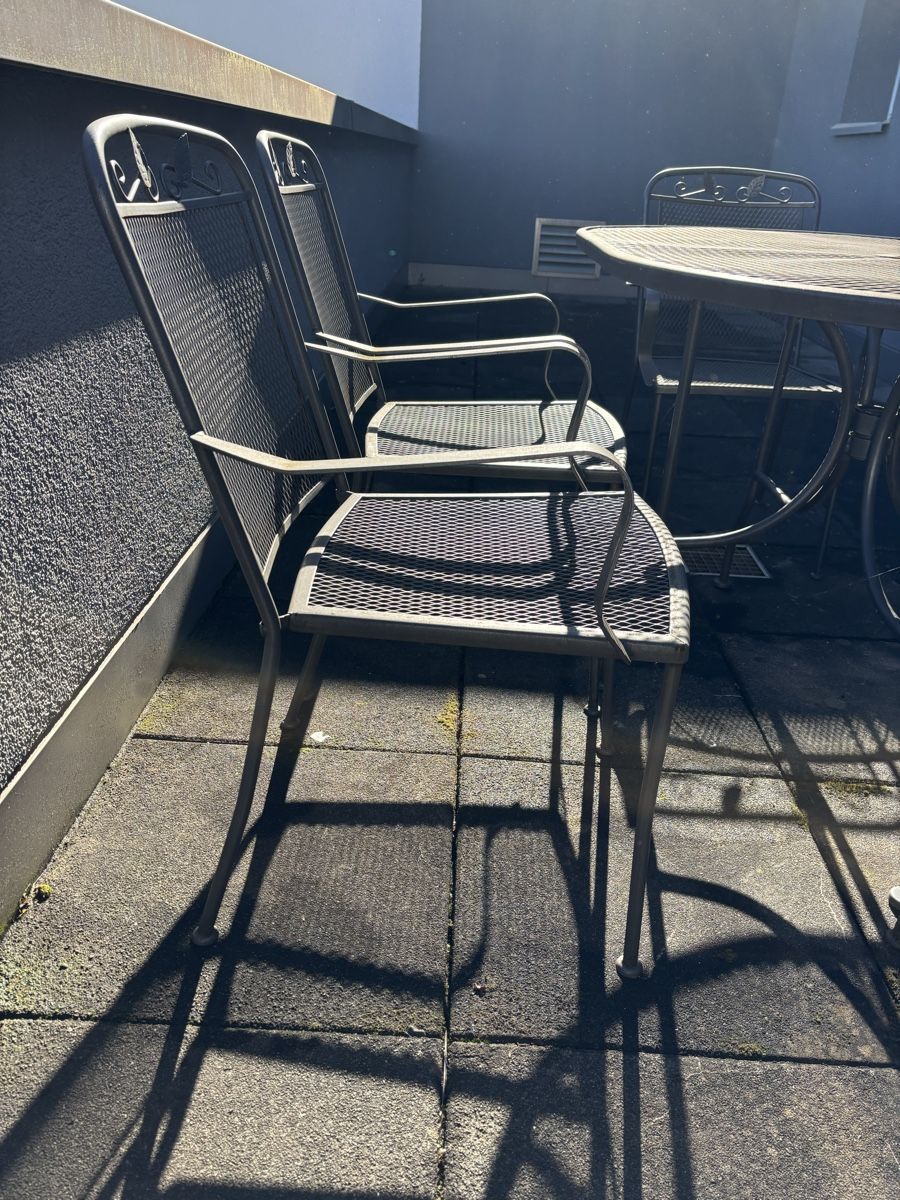 Tavoli: Gartentisch + 4 Stühle – Usato da Galgenen venduto da Nicki40 5