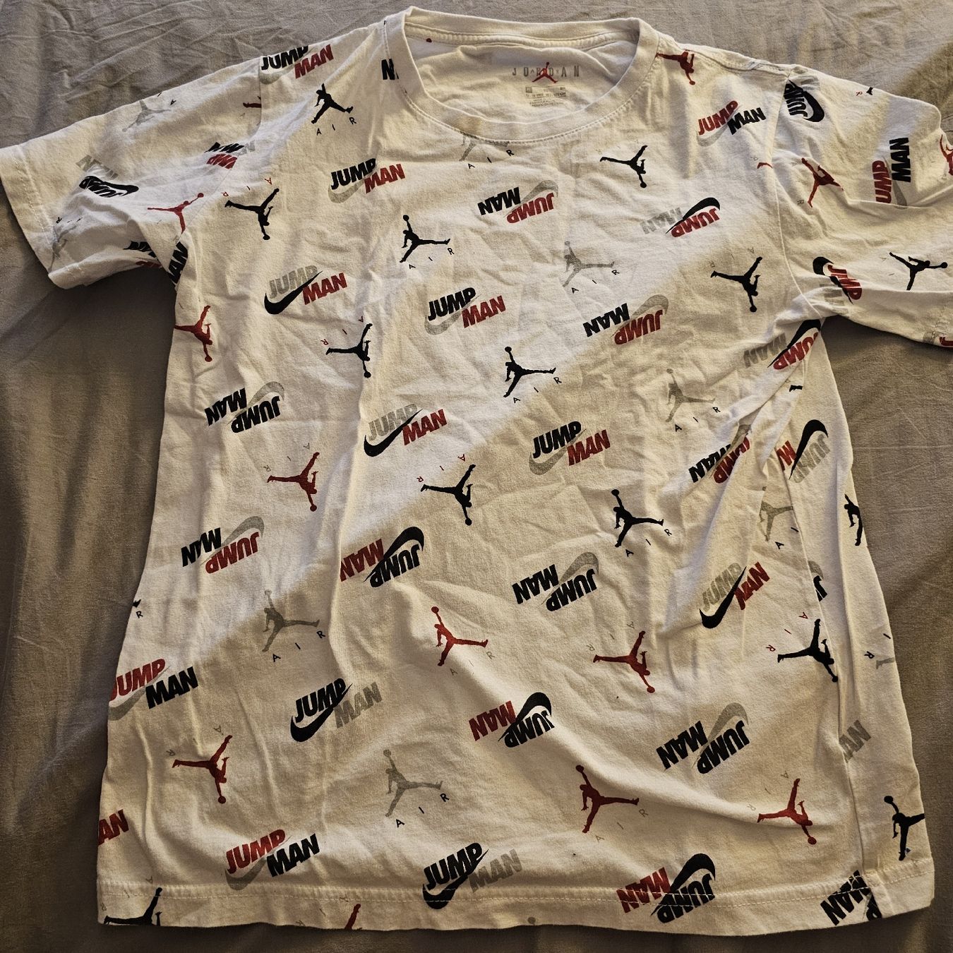 Jordan T-shirt: Jordan t-shirt 100% echt – Usato da Bern venduto da Helloooo